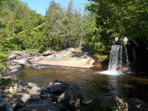 <b>Crooked Slide Park</b><br />Crooked Slide Park on Old Barrys Bay Rd